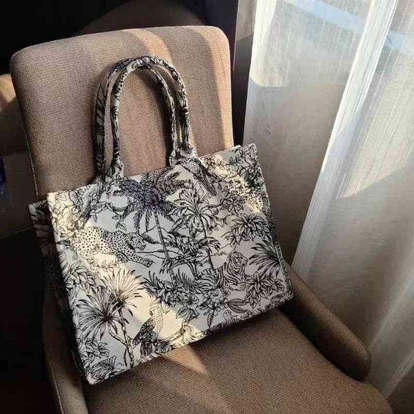 red book super fire tote small 2022 spring new jacquard embroidery cotton linen large capacity handbag single shoulder
red book super fire tote small 2022 spring new jacquard embroidery cotton linen large capacity handbag single shoulder