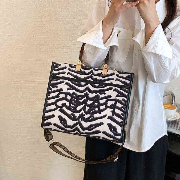 factory online export designer brand bags handbag women's 2022 new fashion tote printed letters wide shoulder strap single messenger
factory online export designer brand bags handbag women's 2022 new fashion tote printed letters wide shoulder strap single messenger