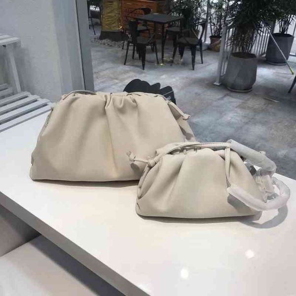 venetas bottegas 2022 summer cloud bag net red same leather women's solid color trend one shoulder messenger dumpling hand handbag mb60
venetas bottegas 2022 summer cloud bag net red same leather women's solid color trend one shoulder messenger dumpling hand handbag mb60