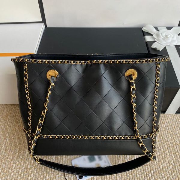luxury ladies tote bag vintage leather black classic quilted plaid hardware wear chain weave outdoor travel large capacity one shoulder hand
luxury ladies tote bag vintage leather black classic quilted plaid hardware wear chain weave outdoor travel large capacity one shoulder hand