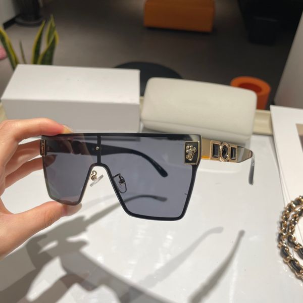 2022 luxury designer sunglasses fashion multicolor modern men and women classic retro square glasses, White;black
2022 luxury designer sunglasses fashion multicolor modern men and women classic retro square glasses, White;black