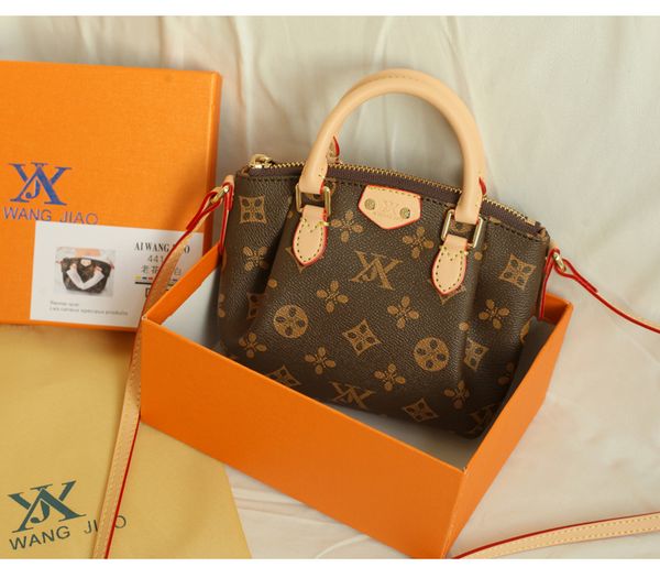 luxury hobos bag designer totes one shoulder bag handbags cross body bags european and american women's vintage brand purse
luxury hobos bag designer totes one shoulder bag handbags cross body bags european and american women's vintage brand purse
