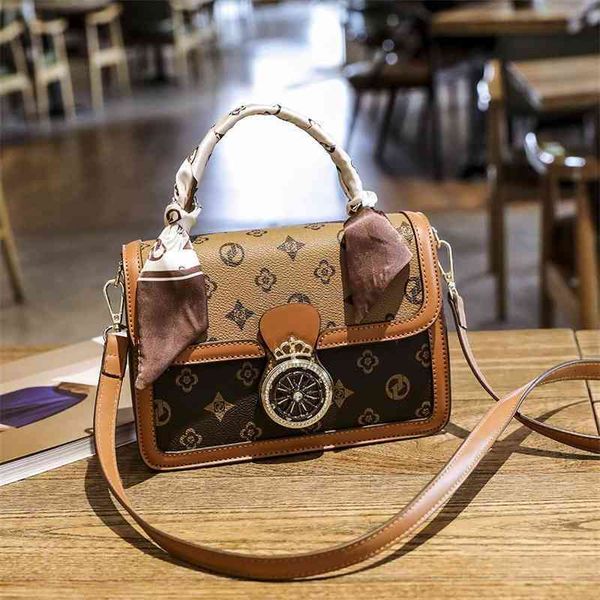 70% factory online sale fashionable old flower material small square red same style versatile chain bag single shoulder
70% factory online sale fashionable old flower material small square red same style versatile chain bag single shoulder