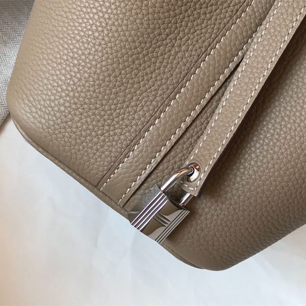 7a designer bag picotin lock bag women purse tote bucket handmade luxury handbags classic fashion togo leather canvas shopping retro h gold
7a designer bag picotin lock bag women purse tote bucket handmade luxury handbags classic fashion togo leather canvas shopping retro h gold