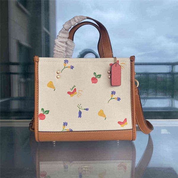 designer bags coech 2022 new rainbow badge printed shopping tot mommy old flower canvas portable one shoulder messenger bag
designer bags coech 2022 new rainbow badge printed shopping tot mommy old flower canvas portable one shoulder messenger bag