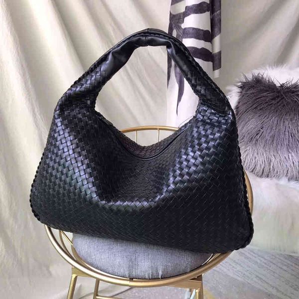 sheep european and layer american skin pure hand woven large shoulder women's inside and outside full leather dumpling handbag
sheep european and layer american skin pure hand woven large shoulder women's inside and outside full leather dumpling handbag