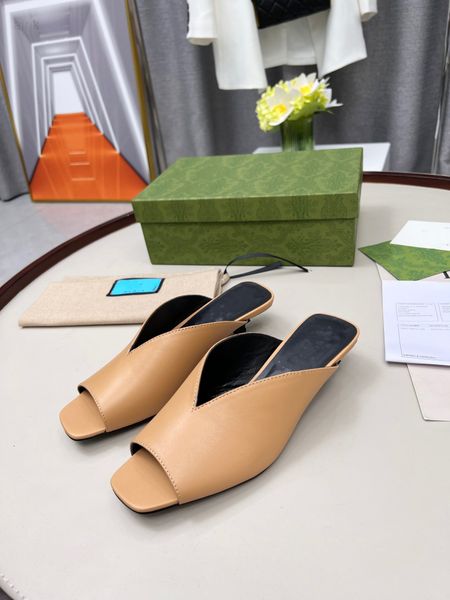2022 new good quality slippers european designer sandals style shoes imported leather female has tag female slipper rubber women's fash, Black
2022 new good quality slippers european designer sandals style shoes imported leather female has tag female slipper rubber women's fash, Black