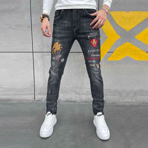 2021 autumn european goods hole patch jeans men's badge embroidery slim fit elastic fashion casual pants, Blue
2021 autumn european goods hole patch jeans men's badge embroidery slim fit elastic fashion casual pants, Blue