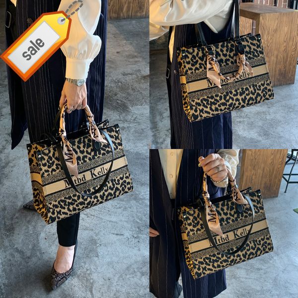 2022 trendy fashion design ladies bags factory direct clothing leather women's autumn new high-capacity leisure one shoulder
2022 trendy fashion design ladies bags factory direct clothing leather women's autumn new high-capacity leisure one shoulder