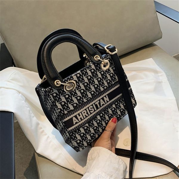 purses us foreign style portable small women's new fashion bag net red versatile one shoulder messenger bag
purses us foreign style portable small women's new fashion bag net red versatile one shoulder messenger bag