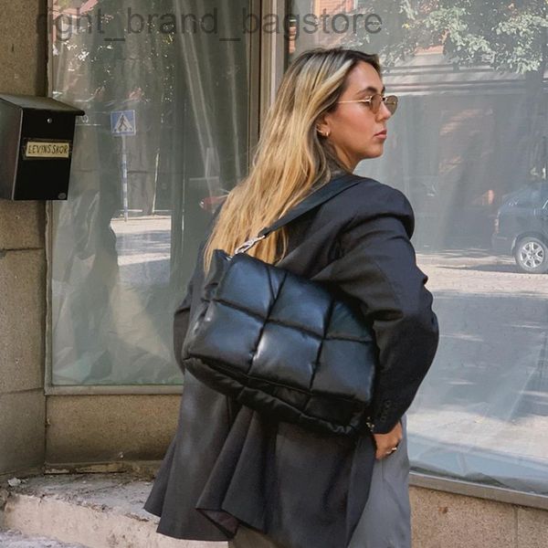 winter space cotton women shoulder bag fashion down padded crossbody bags for women designer quilting handbag and purse big tote w220813
winter space cotton women shoulder bag fashion down padded crossbody bags for women designer quilting handbag and purse big tote w220813