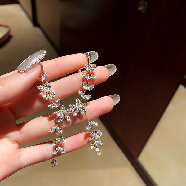 925 silver needle zircon ear clip one-piece earrings new studs south korea dongdaemun diamond online influencer earrings women, Golden
925 silver needle zircon ear clip one-piece earrings new studs south korea dongdaemun diamond online influencer earrings women, Golden