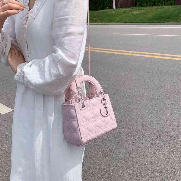 women's fashion personality trend brand bag wholesale high sense niche 2022 summer new lingge msenger versatile portable
women's fashion personality trend brand bag wholesale high sense niche 2022 summer new lingge msenger versatile portable