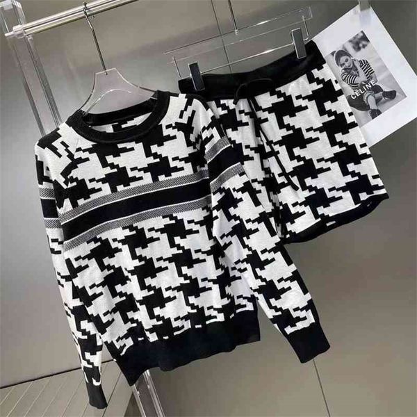 2022 new special offer model letter check sweater shorts set women's autumn and winter two-piece set, White
2022 new special offer model letter check sweater shorts set women's autumn and winter two-piece set, White