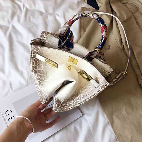 explosive fashion bags heme h family crocodile pattern bag 2022 autumn and winter himalayan handbag net red same one shoulder messenger bag
explosive fashion bags heme h family crocodile pattern bag 2022 autumn and winter himalayan handbag net red same one shoulder messenger bag