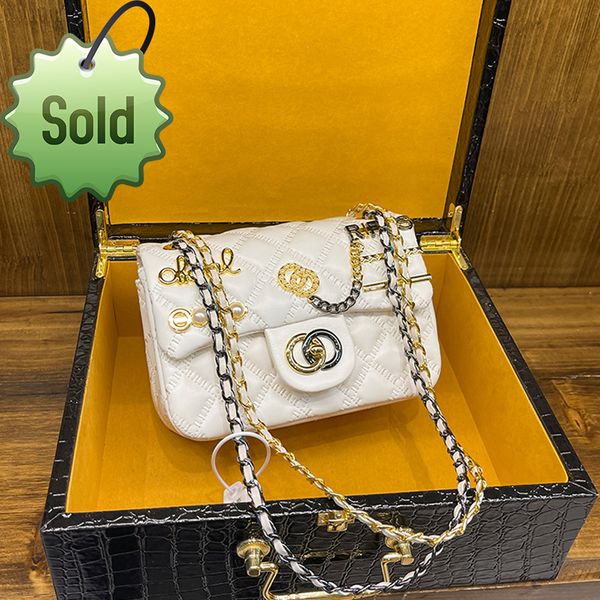 high personalized chain small fashion solid color shoulder messenger ladies designer bag handbag
high personalized chain small fashion solid color shoulder messenger ladies designer bag handbag