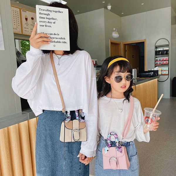 2022 new korean parent-child children's color contrast silk scarf horseshoe buckle saddle portable single shoulder messenger bags women
2022 new korean parent-child children's color contrast silk scarf horseshoe buckle saddle portable single shoulder messenger bags women