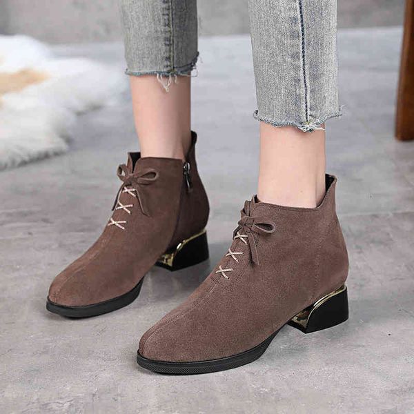 slippers women's winter boots with matte black 20243 51ye
slippers women's winter boots with matte black 20243 51ye