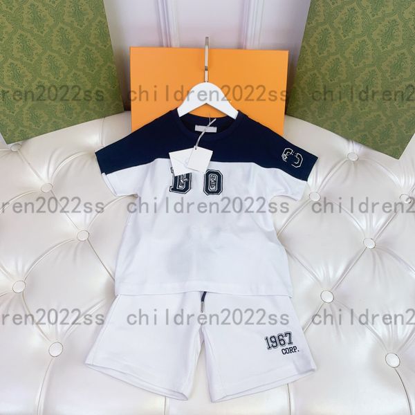 2022ss boys shorts sets newly luxury kids clothing suits t shirts with short pants white color summer tracksuits designer kids sports wear s
2022ss boys shorts sets newly luxury kids clothing suits t shirts with short pants white color summer tracksuits designer kids sports wear s