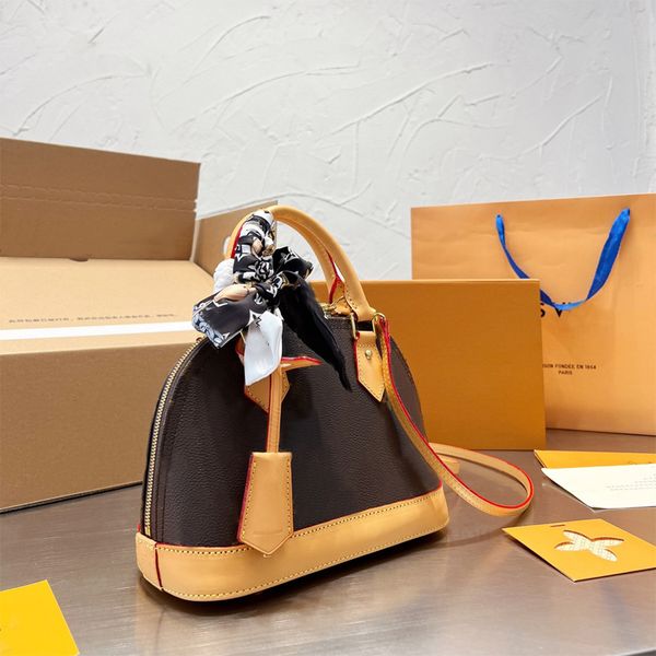 luxury handbags designer bags retiro shell bag classic women shoulder crossbody bags famous brand messenger wallet with lock
luxury handbags designer bags retiro shell bag classic women shoulder crossbody bags famous brand messenger wallet with lock