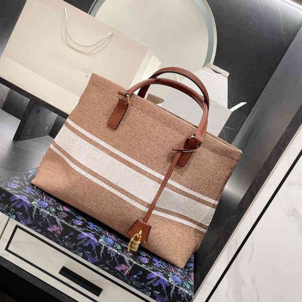 portable large capacity embroidered canvas bags tote women handbag shoulder leather designer crossbody female bucket with small card holder
portable large capacity embroidered canvas bags tote women handbag shoulder leather designer crossbody female bucket with small card holder