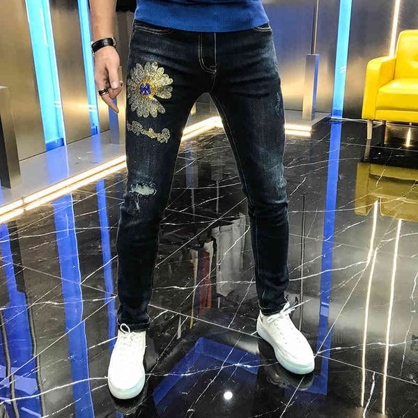 jean fashion -drill-hole brim pants, Blue 
jean fashion -drill-hole brim pants, Blue