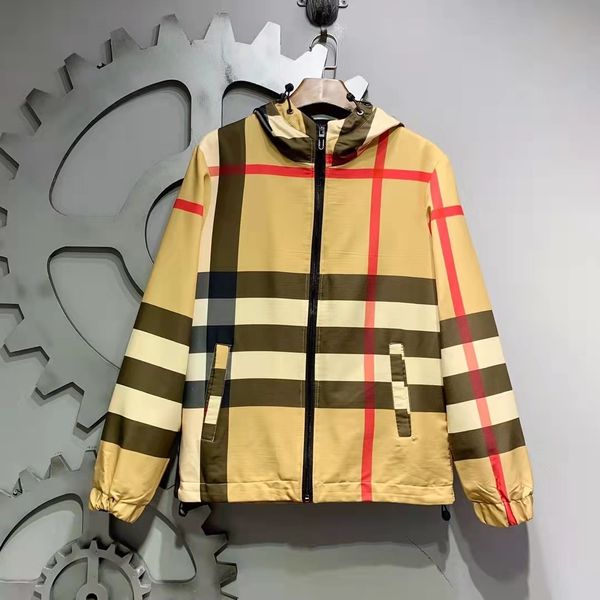 2022designer mens jacket spring and autumn windrunner tee fashion hooded sports windbreaker casual zipper jackets clothing.8089, Black;brown
2022designer mens jacket spring and autumn windrunner tee fashion hooded sports windbreaker casual zipper jackets clothing.8089, Black;brown