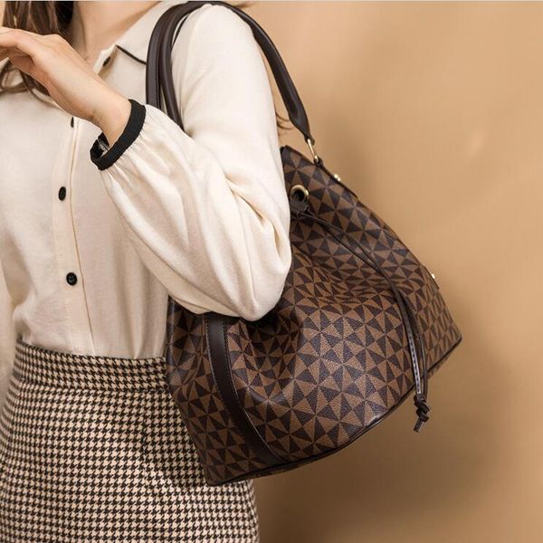this year's popular wholesale personalized pumping bucket bag simple joker printing crossbody retro poker pattern women handbag elegant
this year's popular wholesale personalized pumping bucket bag simple joker printing crossbody retro poker pattern women handbag elegant
