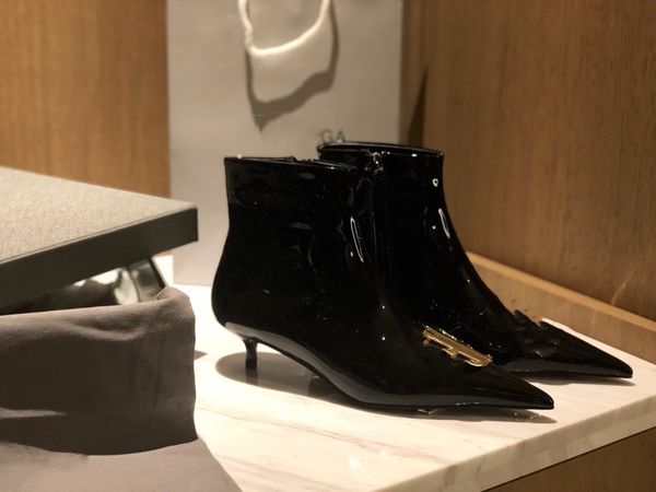 designer laureate women boots brand flamingos love arrow medal martin boot winter genuine leather coarse high heel shoes luxury desert chunk, Black
designer laureate women boots brand flamingos love arrow medal martin boot winter genuine leather coarse high heel shoes luxury desert chunk, Black
