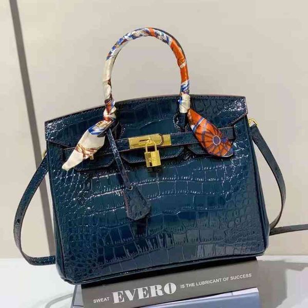 luxury women birkinss handbags leather crocodile bag pattern platinum women's 2022 fashion contrast color versatile atmosphere portable
luxury women birkinss handbags leather crocodile bag pattern platinum women's 2022 fashion contrast color versatile atmosphere portable