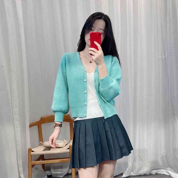 women's sweaters family autumn and winter french minority design pearl button knitted cardigan women's sweet style v-neck loose, White;black
women's sweaters family autumn and winter french minority design pearl button knitted cardigan women's sweet style v-neck loose, White;black