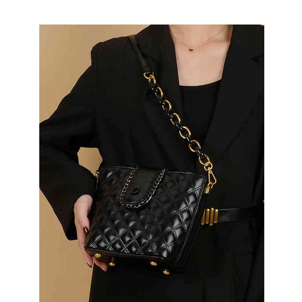 2022 new shoulder diagonal portable bucket super fire lattice chain small underarm bag 2022 brand luxury fashion design ladies handbags
2022 new shoulder diagonal portable bucket super fire lattice chain small underarm bag 2022 brand luxury fashion design ladies handbags