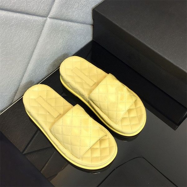 30% off 2022 slippers sandals fashionable new style slippers solid color beach heightening women's sandals soft soled shoes for traveli, Black
30% off 2022 slippers sandals fashionable new style slippers solid color beach heightening women's sandals soft soled shoes for traveli, Black