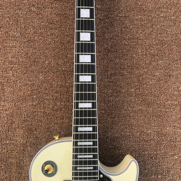 electric guitar,rosewood fingerboard,gold hardware,cream colour
electric guitar,rosewood fingerboard,gold hardware,cream colour
