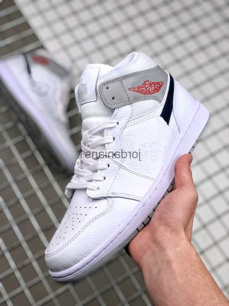 shoes fashion classic jumpman 1s mid leather white gym black trainers women outdoor trainers sports original
shoes fashion classic jumpman 1s mid leather white gym black trainers women outdoor trainers sports original