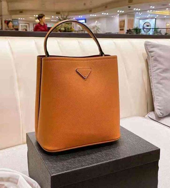 ladies messenger leather bucket handbag women fashion cross body bag high level brand shoulder bags designers luxurys handbags high quality
ladies messenger leather bucket handbag women fashion cross body bag high level brand shoulder bags designers luxurys handbags high quality
