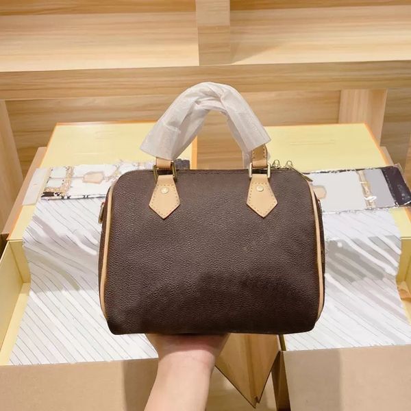 fashion speedy handbags classic letter pillow shoulder bags genuine leather crossbody bag lady travel tote adjustable strap handbag purse, Black;red
fashion speedy handbags classic letter pillow shoulder bags genuine leather crossbody bag lady travel tote adjustable strap handbag purse, Black;red