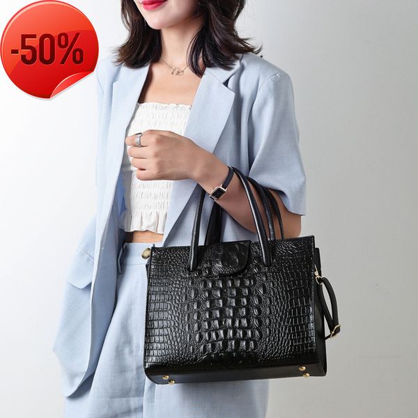 the factory directly 2022 new fashion diana bag fashion net red msenger women's summer atmosphere hand single shoulder bag
the factory directly 2022 new fashion diana bag fashion net red msenger women's summer atmosphere hand single shoulder bag