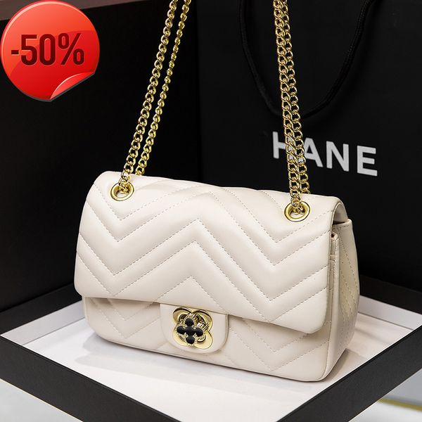fashion luxury designerlingge chain women's korean version easy to take 2022 summer new one shoulder underarm messenger small square ba
fashion luxury designerlingge chain women's korean version easy to take 2022 summer new one shoulder underarm messenger small square ba
