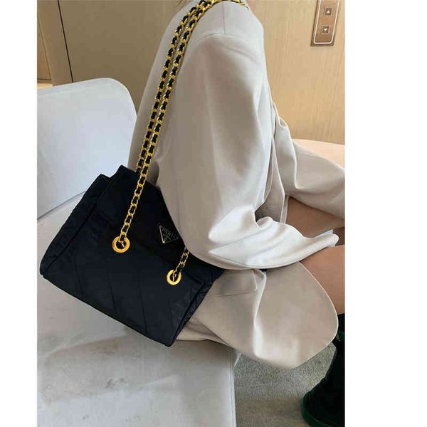 handbags chain armpit sling one shoulder high-capacity women's nylon cloth rhombic lattice with thick fabric
handbags chain armpit sling one shoulder high-capacity women's nylon cloth rhombic lattice with thick fabric