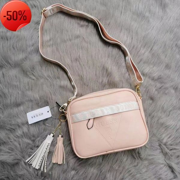luxury designerwomen's new 2022 fashion simple printing single shoulder diagonal tassel triangle bag trend
luxury designerwomen's new 2022 fashion simple printing single shoulder diagonal tassel triangle bag trend