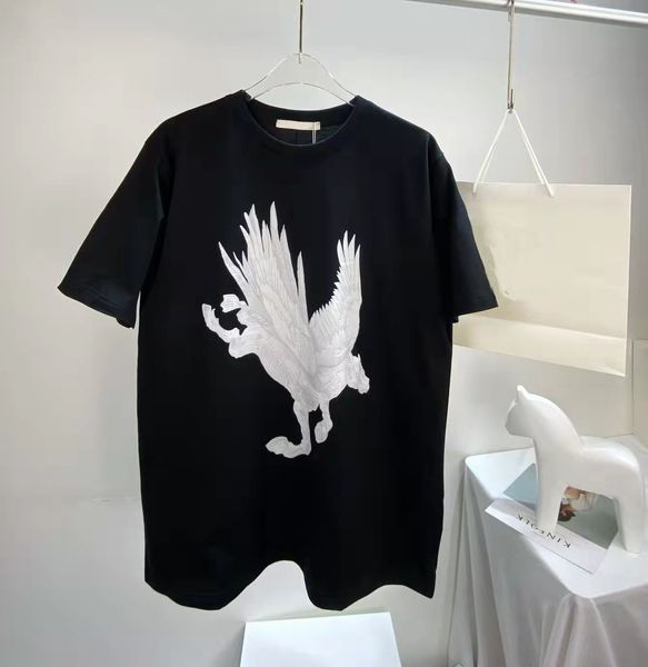 22ss summer women polos shirt brand luxury fashion t shirt classic london alphabet not pilling pegasus print design striped style limited l, White
22ss summer women polos shirt brand luxury fashion t shirt classic london alphabet not pilling pegasus print design striped style limited l, White