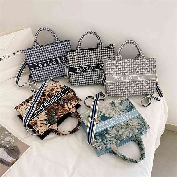 fashion version large capacity hand net red single shoulder bag small square bag 75% purses stores sale
fashion version large capacity hand net red single shoulder bag small square bag 75% purses stores sale