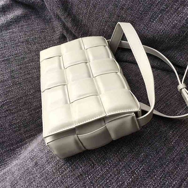 luxury venetas women bottegas handbags women's luxurys pillow bag leather bag 2022 messenger bag
luxury venetas women bottegas handbags women's luxurys pillow bag leather bag 2022 messenger bag