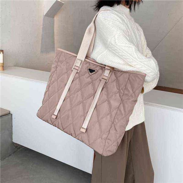 brand designer women's tote bags 2020 autumn winter new lady shoulder bag nylon handbags large capacity shopper bag g220524
brand designer women's tote bags 2020 autumn winter new lady shoulder bag nylon handbags large capacity shopper bag g220524
