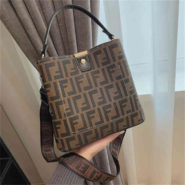 shoulder autumn and winter bucket street trend bag handbag store 75% purses stores sale
shoulder autumn and winter bucket street trend bag handbag store 75% purses stores sale