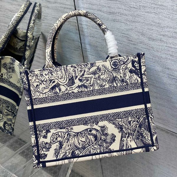2022 brand embroidery luxury tote bags for women designer handbags fashion large capacity ladies shopping bags green purple pink blue
2022 brand embroidery luxury tote bags for women designer handbags fashion large capacity ladies shopping bags green purple pink blue