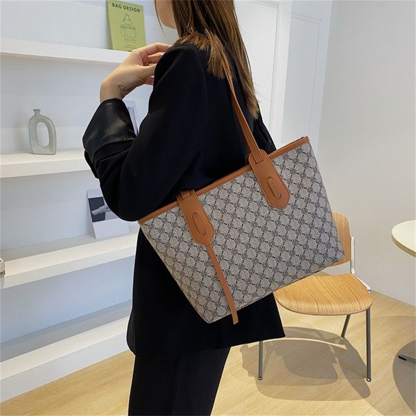 bag women's bag 2021 new autumn large capacity printed portable tote simple texture versatile shoulder bags_model1tt3
bag women's bag 2021 new autumn large capacity printed portable tote simple texture versatile shoulder bags_model1tt3