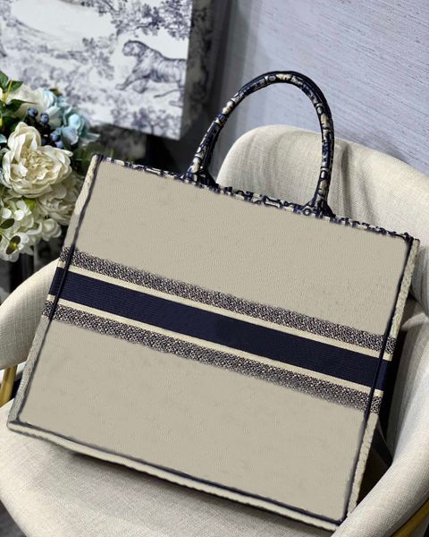 ladies handbag large capacity embroidered shopping bag classic brand letter overlock craft design
ladies handbag large capacity embroidered shopping bag classic brand letter overlock craft design