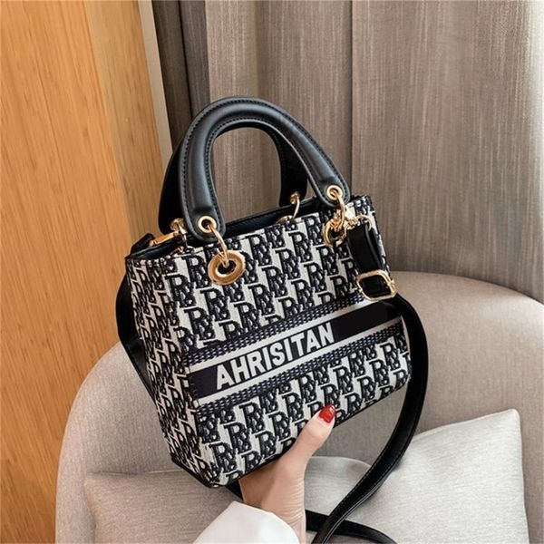 advanced sense of foreign style portable women's new fashion princess 703 design purses online
advanced sense of foreign style portable women's new fashion princess 703 design purses online